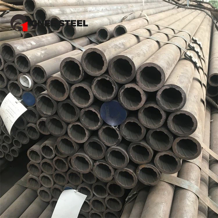 Nahtloses Stahlrohr mit mehreren Gewehren